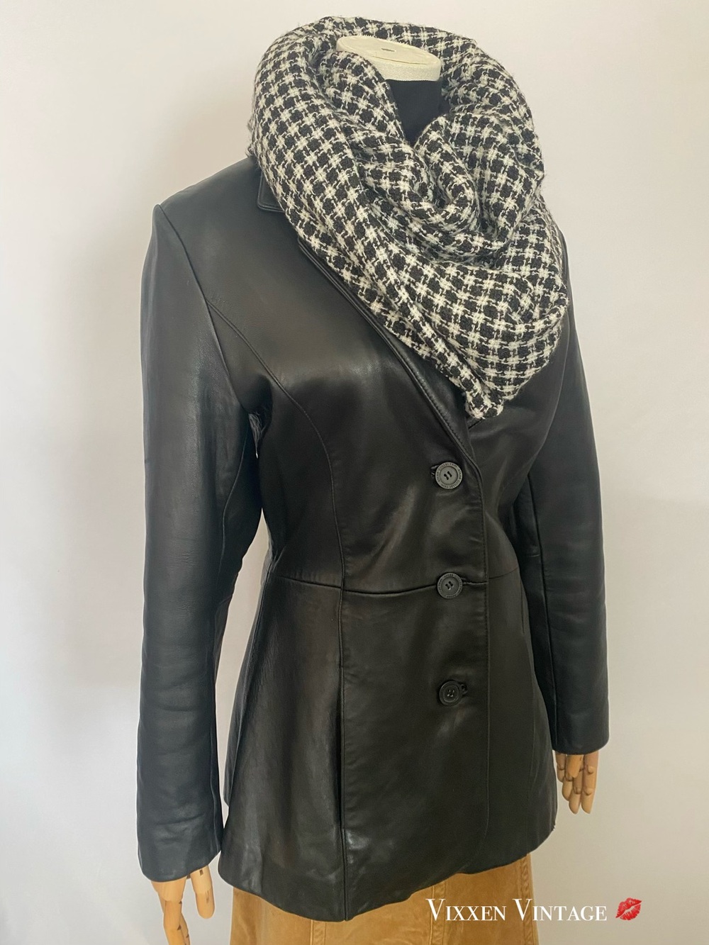 CHANEL STYLE HOUNDSTOOTH INFINITY BLANKET SCARF IN BLACK/WHITE
